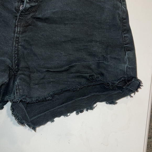 Hippie Laundry Mid Rise Midi Black Distressed Jean Shorts, Size 30 - Picture 2 of 8